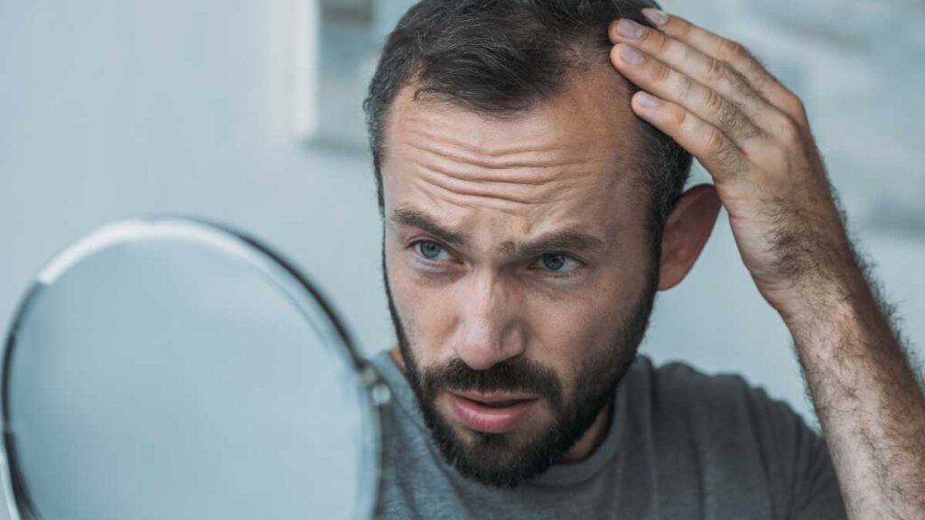Quais os tratamentos para queda de cabelo em homens? E nas mulheres?